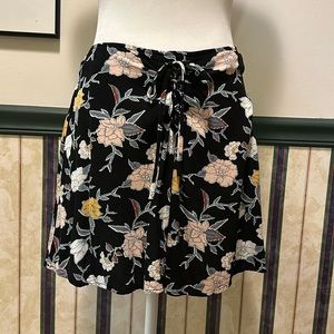 Kendall & Kylie Mini Skirt with Criss Cross Drawstring - Size L